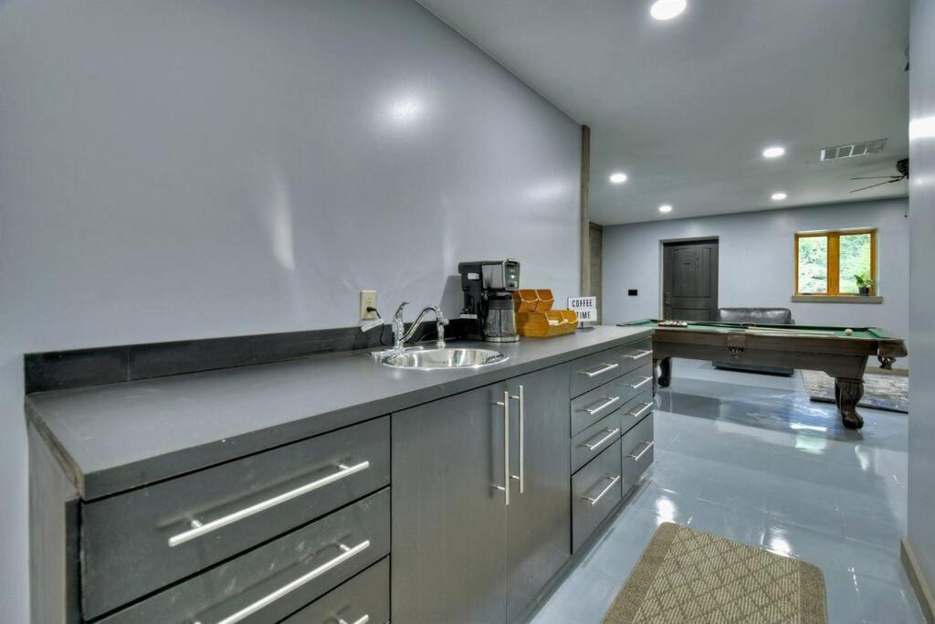 The Chariot - Creek Front With Hottub, Fire Pits, Billiards, Ev Charger - Sandalwood Stays 블루리지 외부 사진