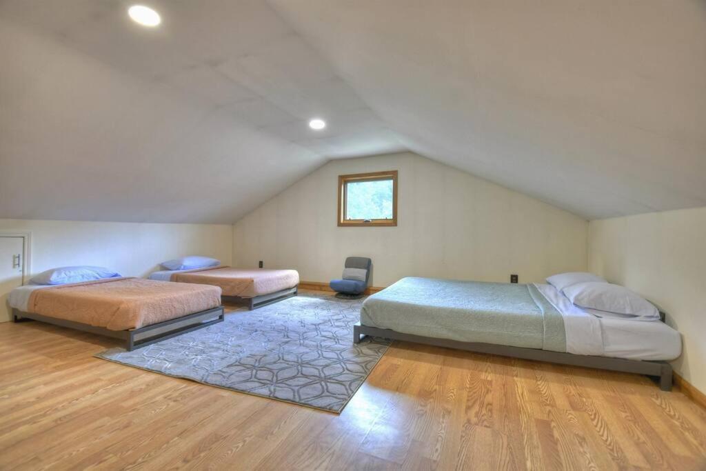 The Chariot - Creek Front With Hottub, Fire Pits, Billiards, Ev Charger - Sandalwood Stays 블루리지 외부 사진